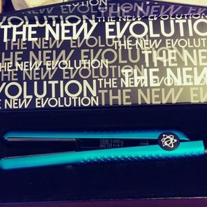 The new evolution turquoise flat iron like new